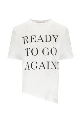 t-shirt-asymetrique-avec-message-percutant