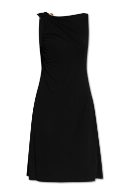 robe-avec-epingle-de-surete-decorative