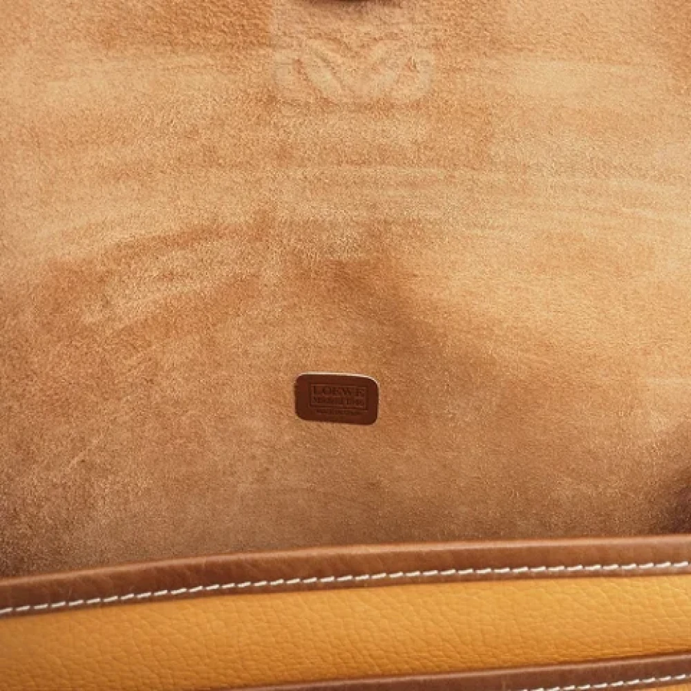 Loewe Pre-owned Leather shoulder-bags Beige Dames