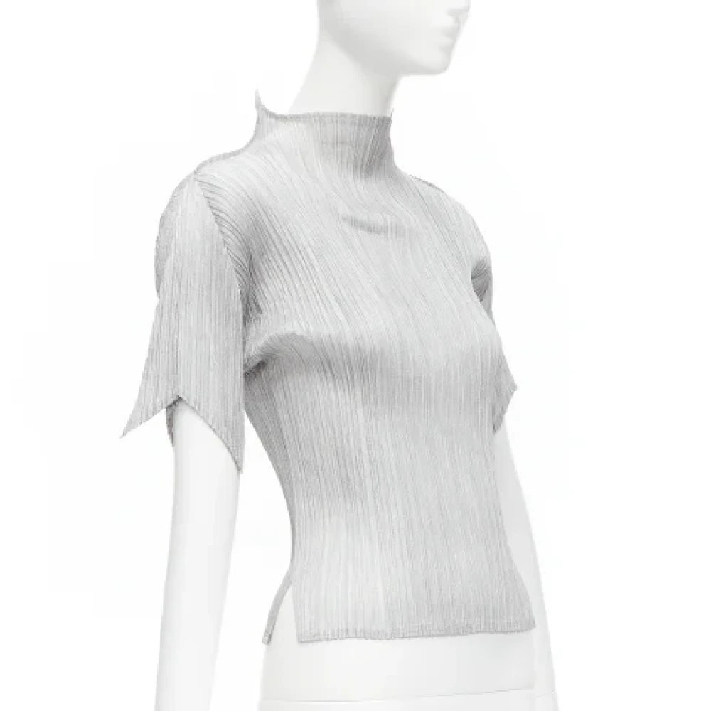 Issey Miyake Pre-owned Polyester tops Gray Dames