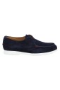 mocassin-en-daim-bleu-avec-detail-brode-rouge