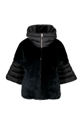 Cape i satin och fuskpäls