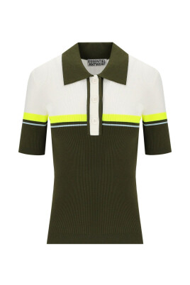 polo-tricote-en-vert-militaire