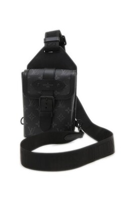 pre-owned-canvas-shoulder-bags
