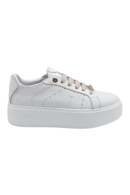 chaussures-blanches-roses-a-lacets-style-elegant