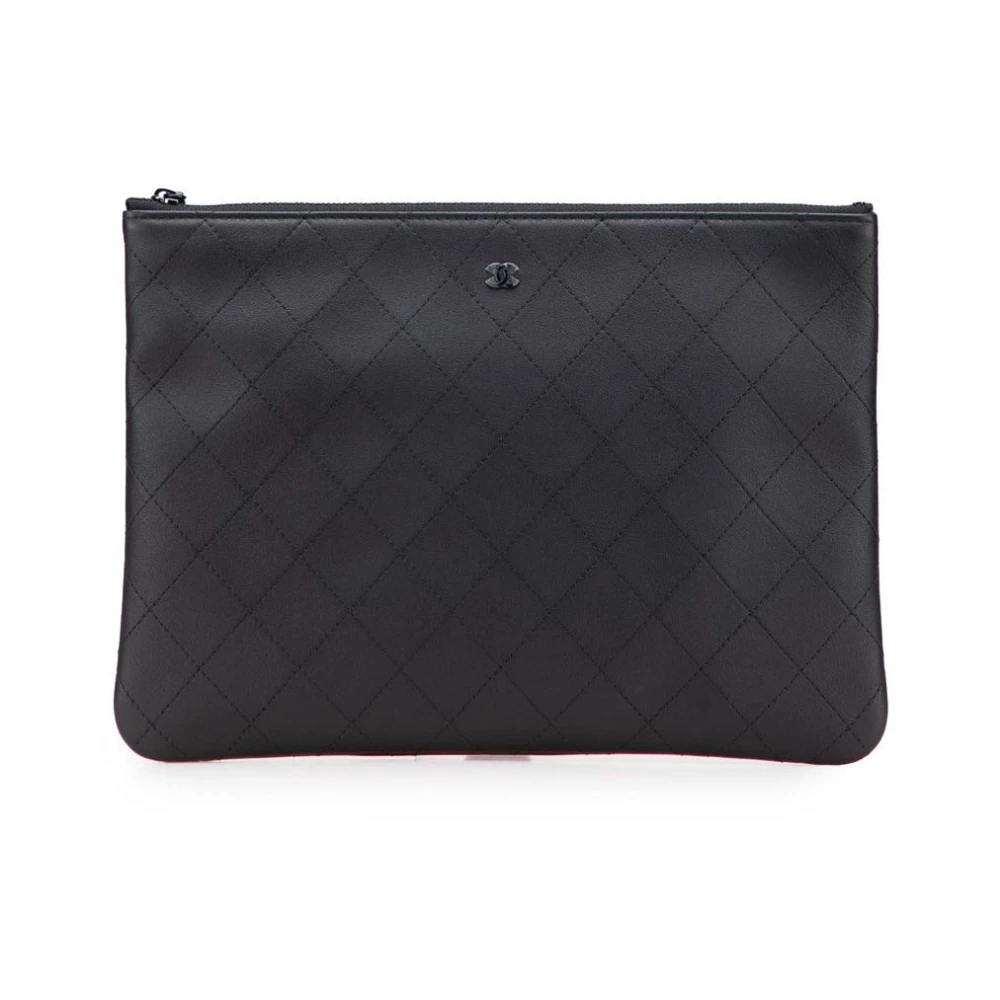 Chanel Vintage Women's Black Pre-Owned Quilted Leather Zip Pouch