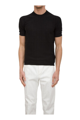 black-crewneck-shirt