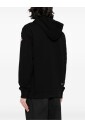 sweatshirt-noir-eleve-garde-robe-style