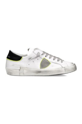 sneakers-blancs-en-cuir-et-tissu