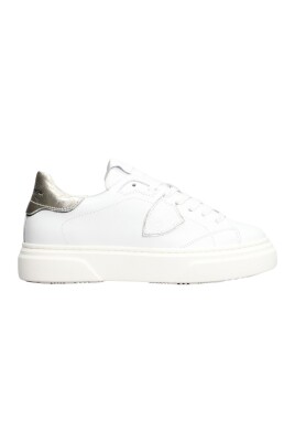 chaussures-plates-blanches-low-top-sneakers