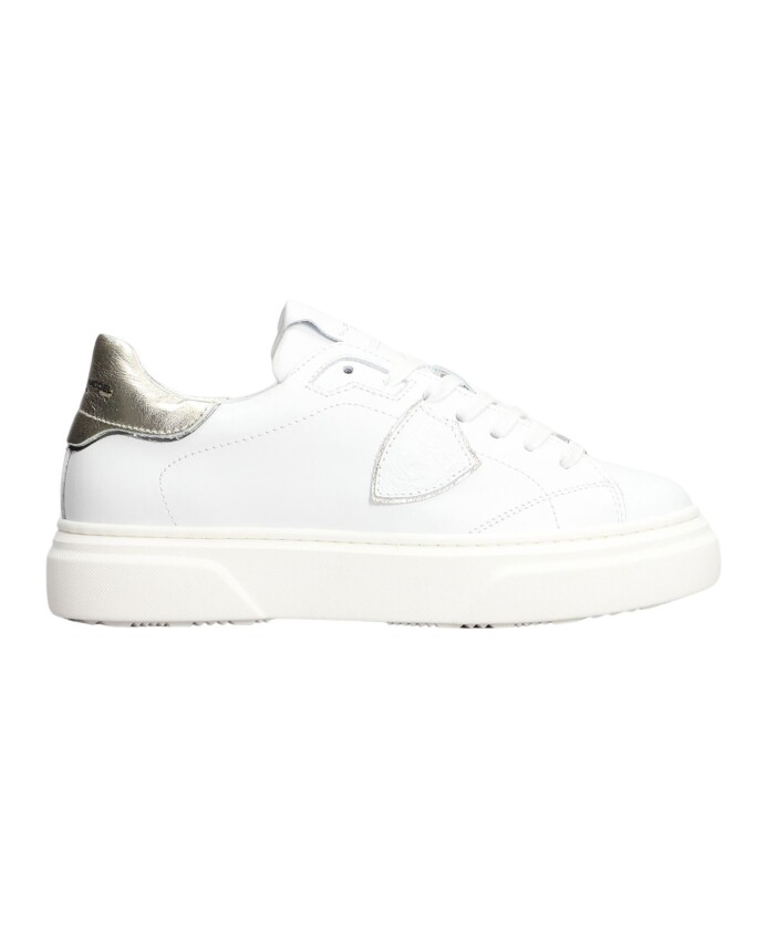 chaussures-plates-blanches-baskets-basses