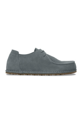 chaussures-en-daim-gris-a-lacets