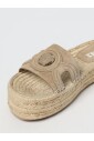 sandales-compensees-beiges-avec-detail-decoupe