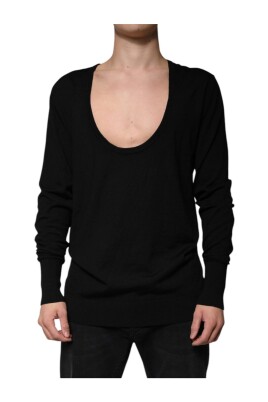 black-wool-round-neck-sweater