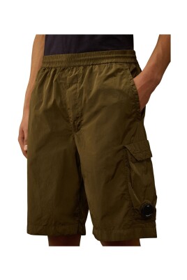 green-cargo-shorts-with-anti-drop-treatment