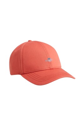 sporty-cap-emblematic-badge