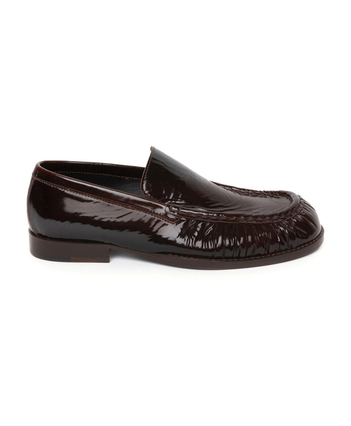 chaussures-slip-on-en-cuir-verni-marron-fonce