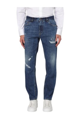 distressed-straight-leg-jeans