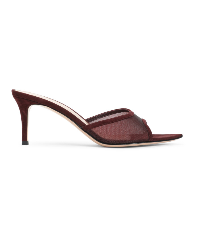 chaussons-rouges-en-daim-elegants-confortables-talon