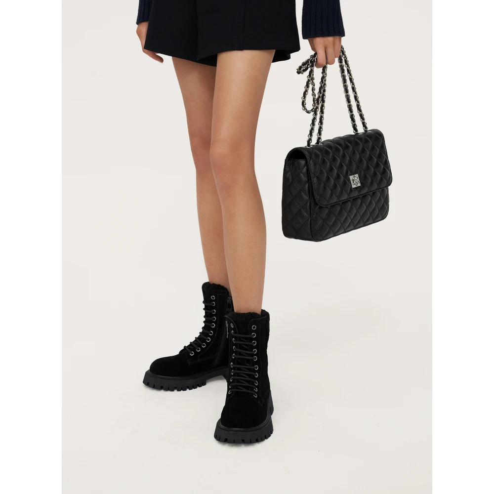 Kazar Gewatteerde tas met een ketting verweven met een leren band Black Dames