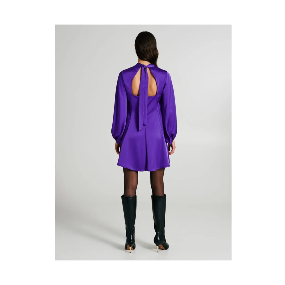 RINASCIMENTO Satijnen jurk met mandarijnkraag Purple Dames