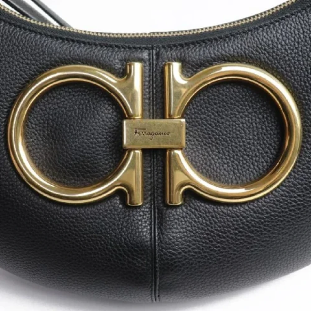 Salvatore Ferragamo Pre-owned Leather shoulder-bags Black Dames
