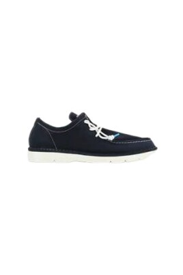flat-laced-shoes