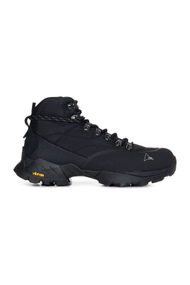 black-sneakers-with-vibram-r-megagrip-outsole