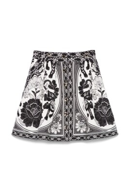 black-skirt-with-front-button-fastening