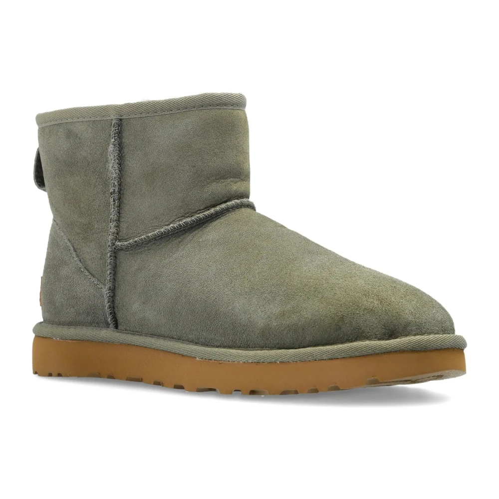 UGG Classic Mini II
