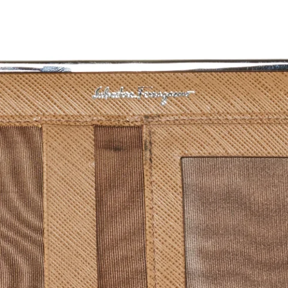 Salvatore Ferragamo Pre-owned Leather wallets Beige Dames