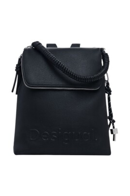sac-a-dos-noir-chic-avec-detail-en-corde
