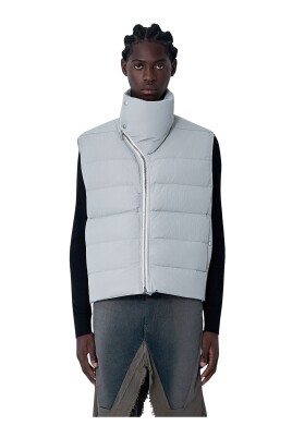 gilet-matelasse-en-duvet-avec-details-argentes
