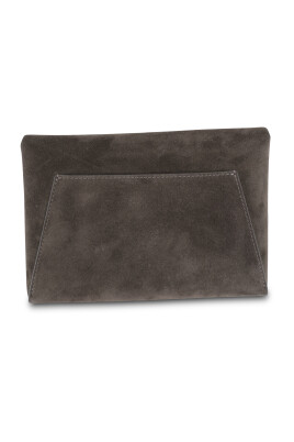 pochette-en-daim-marron-avec-chaine-precieuse