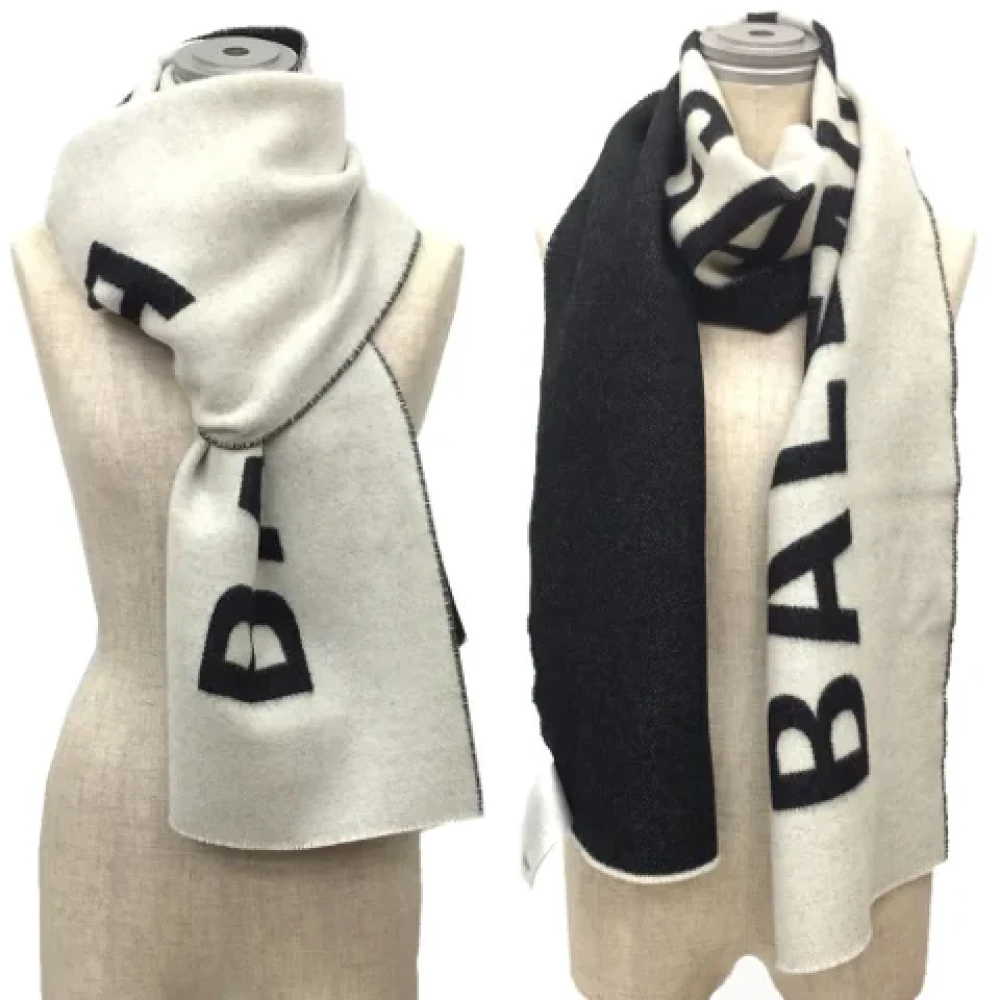 Balenciaga Vintage Pre-owned Wool scarves White Dames
