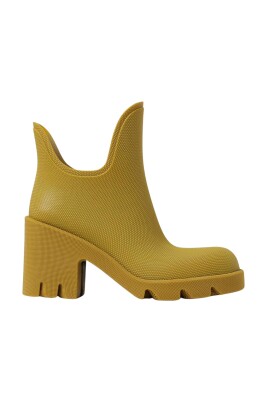 beige-gummistovlar-till-ankeln