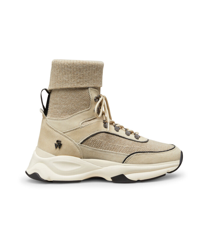 hiker-high-top-trainer