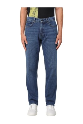 classic-fit-jeans-for-men