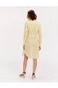 robe-chemise-jaune-avec-ceinture