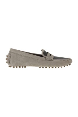 mocassins-en-daim-avec-bijoux