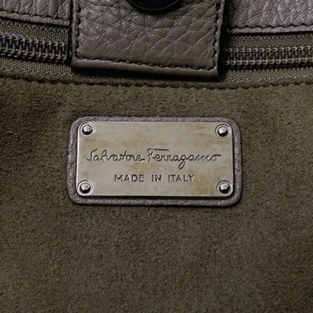 Salvatore Ferragamo Pre-owned Leather totes Gray Dames