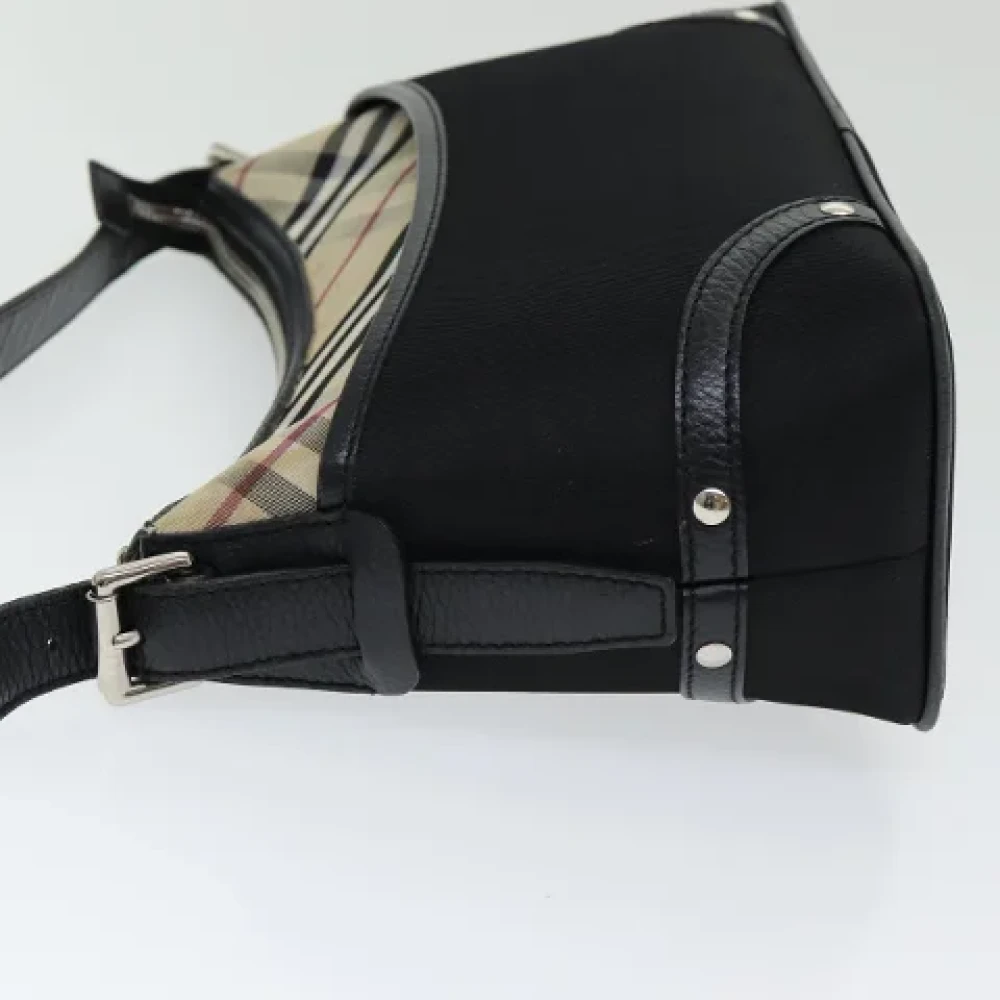 Burberry Vintage Pre-owned Nylon shoulder-bags Black Dames