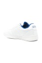 baskets-a-lacets-avec-detail-de-la-marque