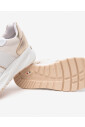baskets-blanches-avec-clous-dores