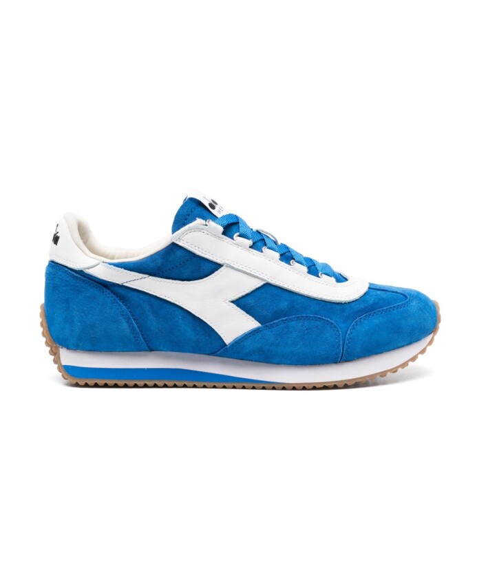 baskets-bleues-a-semelle-epaisse-en-caoutchouc