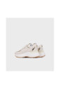 sneakers-beige-et-or-en-cuir-style-luxueux