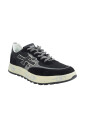 black-sneakers-with-ergonomic-sole