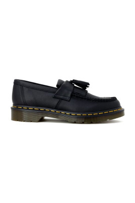 black-leather-flat-loafers