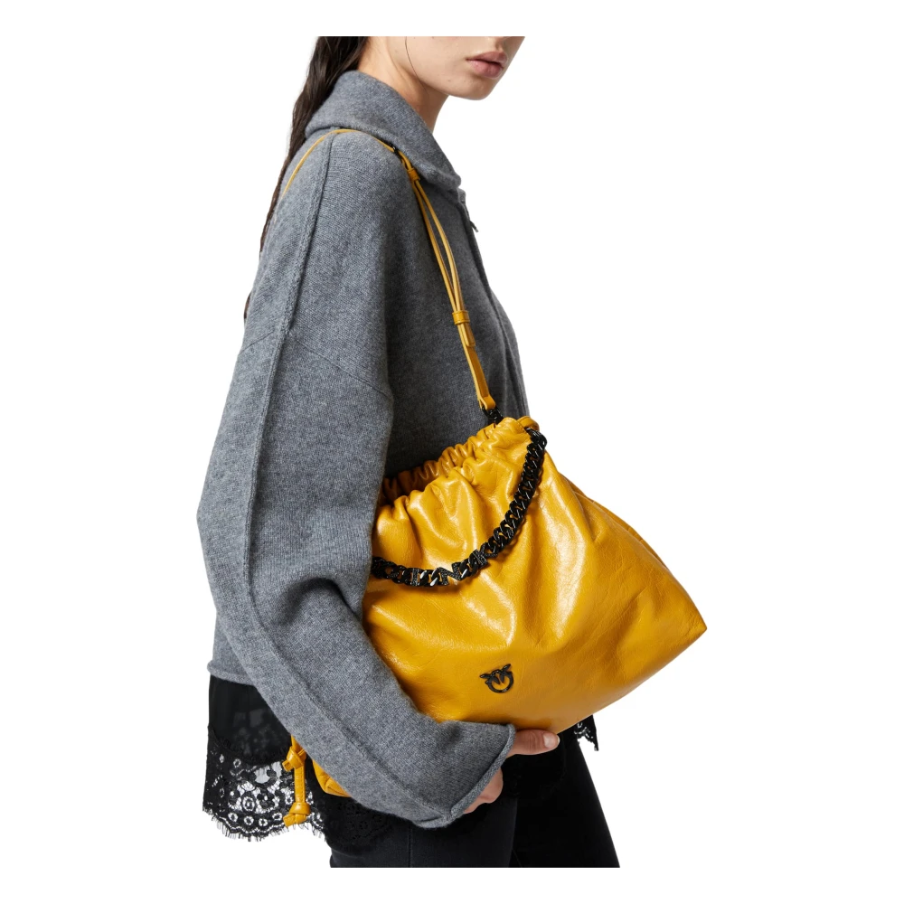 pinko Schoudertas met kettinghandvat in mosterd Yellow Dames