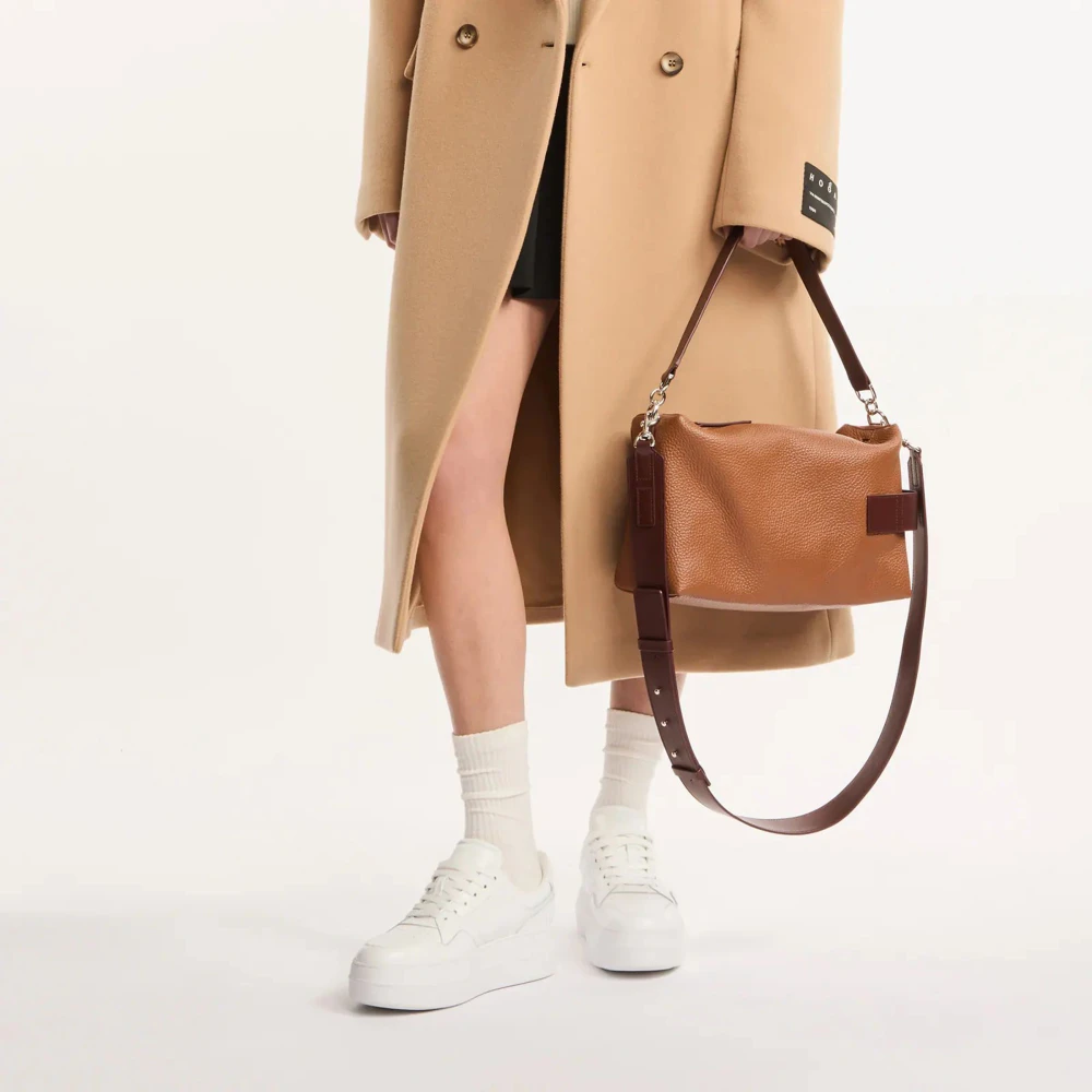 Hogan Script Satchel Tas in Bruin Leer Brown Dames